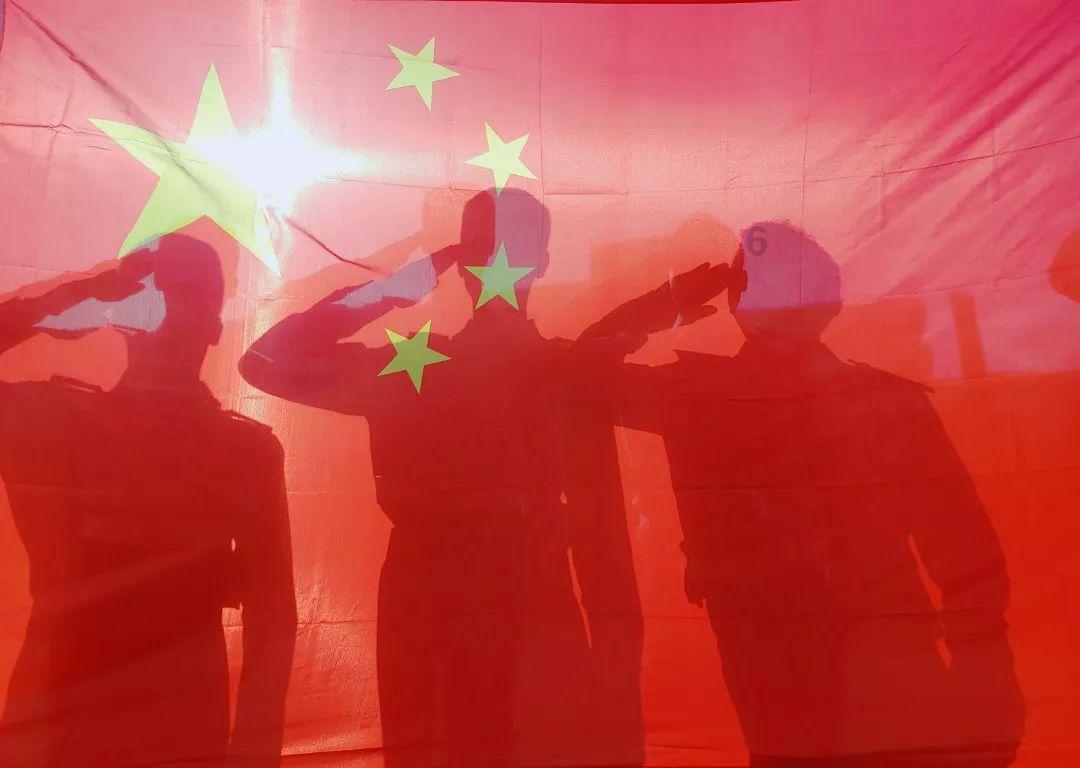 胡可带儿子度假，13岁安吉变氛围感帅哥，鱼儿获赞会逆袭成都敏俊
