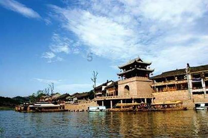 善恶终有报!63岁移居美国的吕丽萍,如今已活成了一个“笑话”