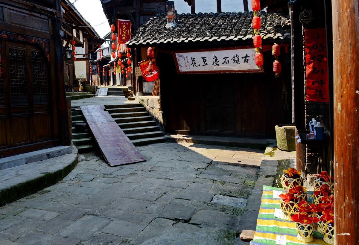 CBA常规赛福建男篮118-122深圳男篮，福建球员黎伊扬替补出战33分钟，拿到6分4篮板3抢断，送出16次助攻